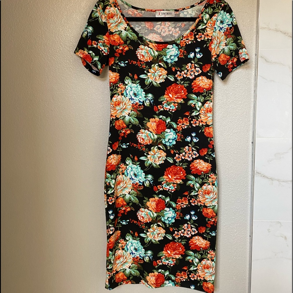 Dress - Picture 2 of 2